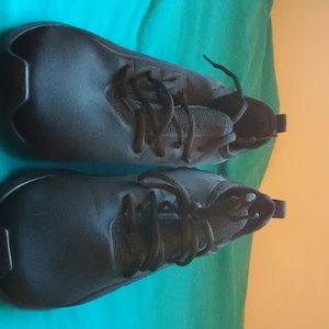 Black Puma step in tennis shoes